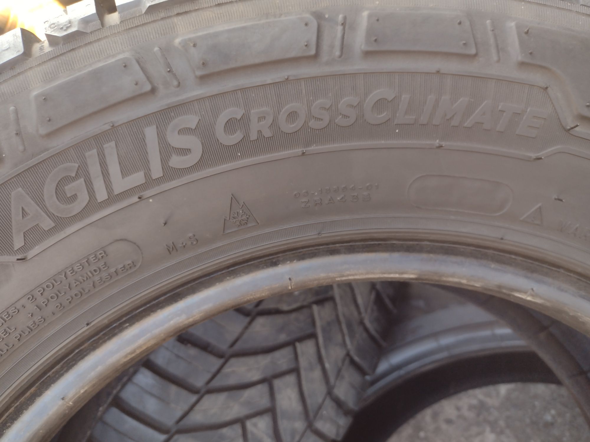 Перфектни 2бр.235/65/16С Michelin CC Agilis dot4322