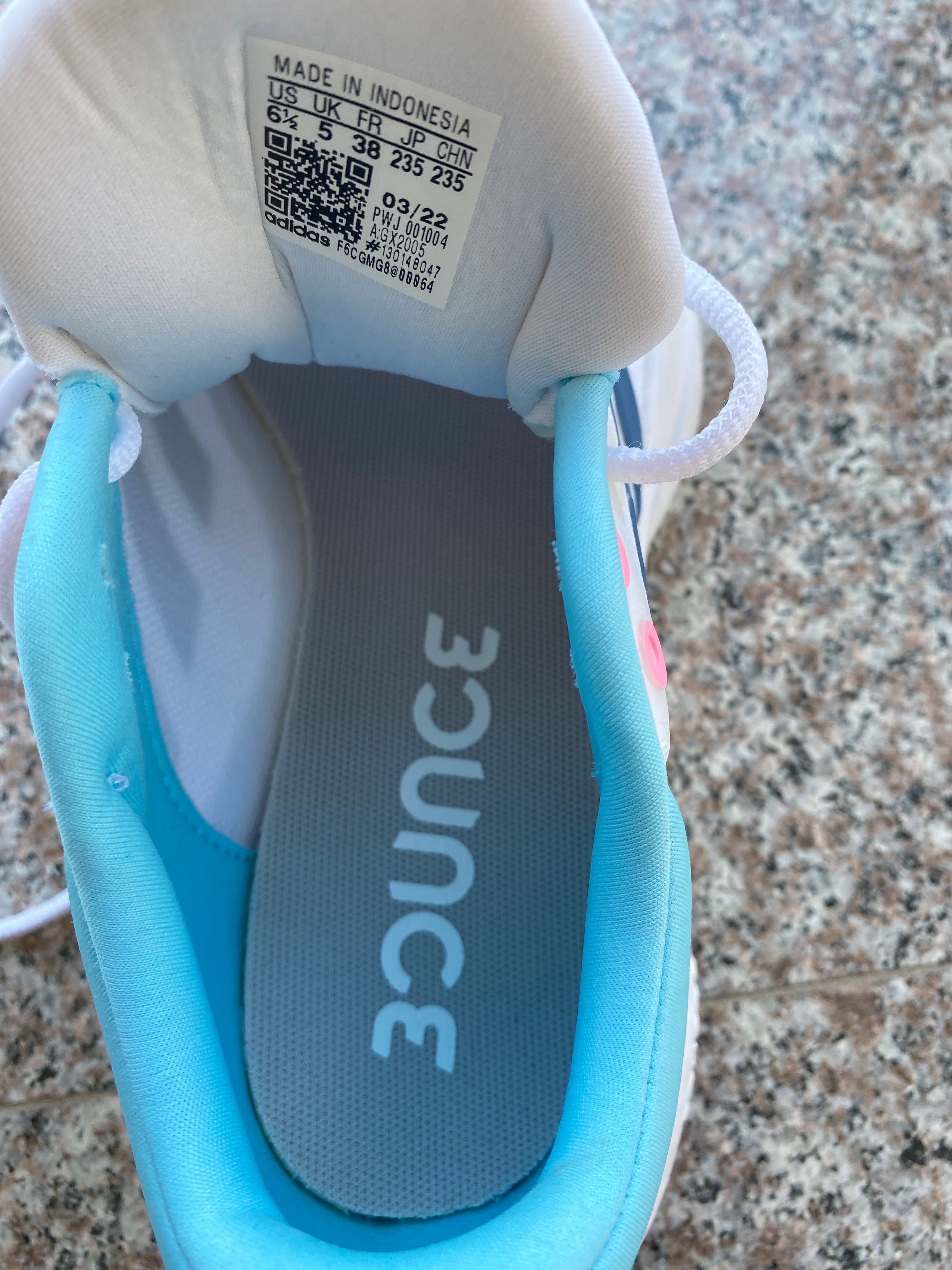 Vand adidas noi model bounce pentru femei marimea 38 .