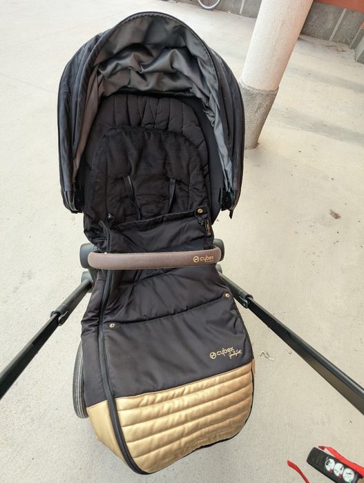 Cybex E-priam Rose Gold + Седалка и Зимно Чувалче Jeremу Scott