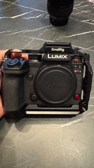 Panasonic Lumix S1 IIE Bundle cu cage Smallrig si Card CFExpress TypeB