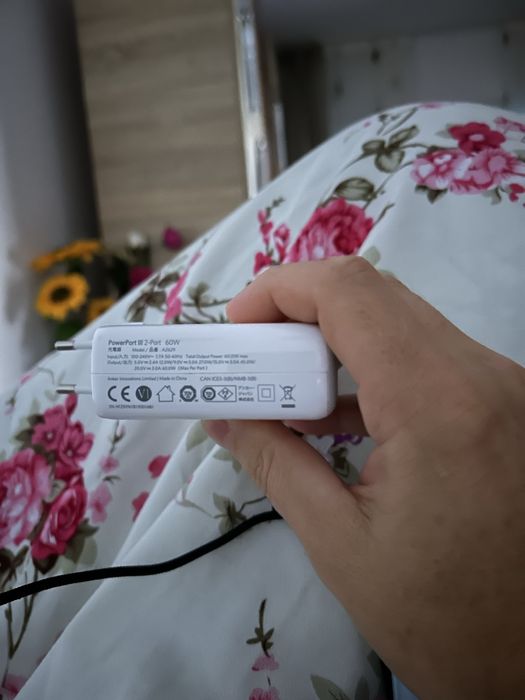 Vând încarctor Anker 60w