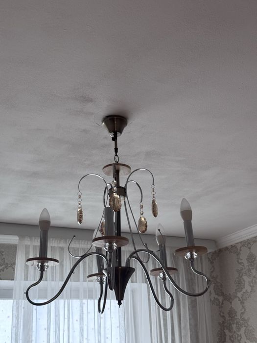 Продам люстру