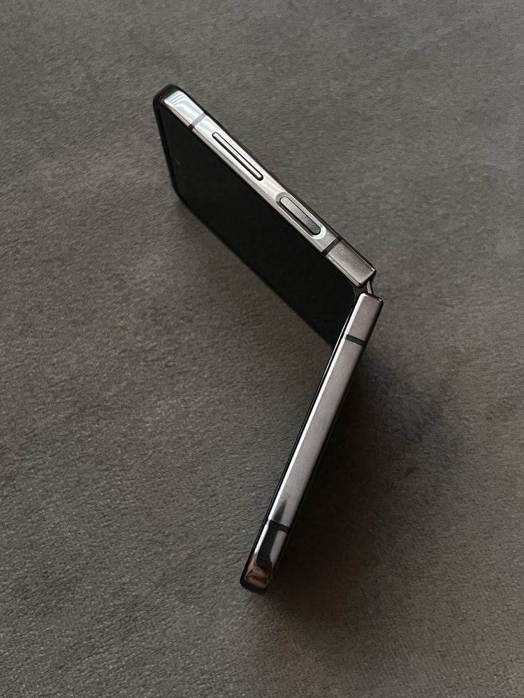 Samsung Galaxy Z Flip4