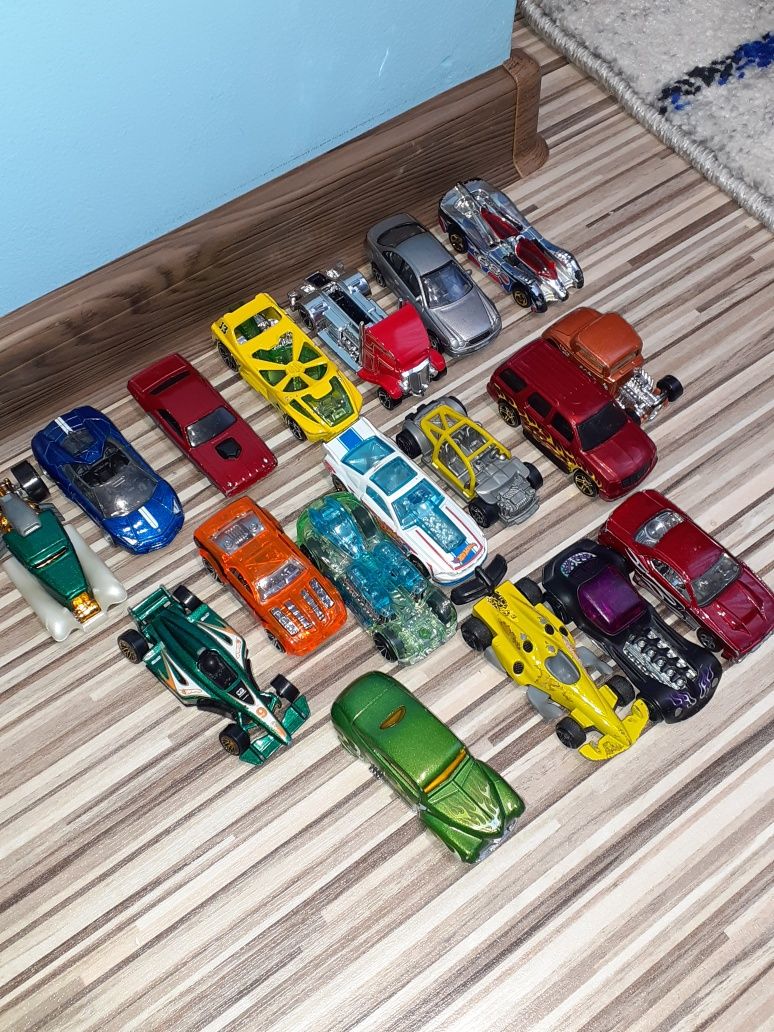 Vând lot hot wheels