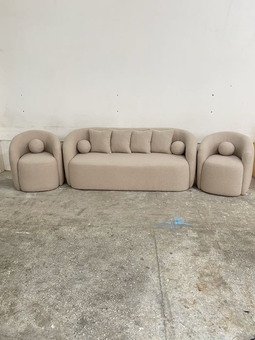 Диван с двумя креслами