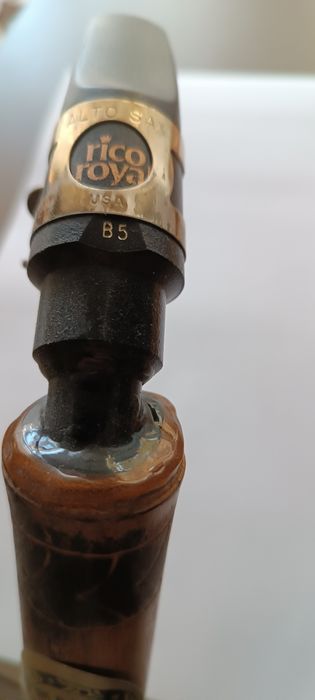 Vând fluiere, quena și bamboo sax