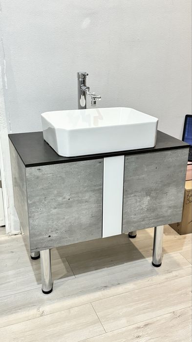 Продам тумбу со смесителем