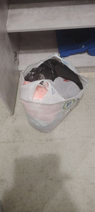 Вещах на 7 лет девочка и 5 лет маоюлтчик в хорошем состоянии всё