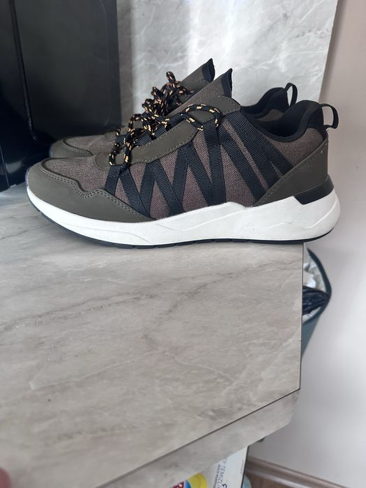 Спортно елегантни маратонки