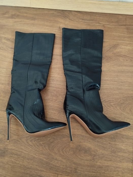 Продавам чисто нови дамски ботуши