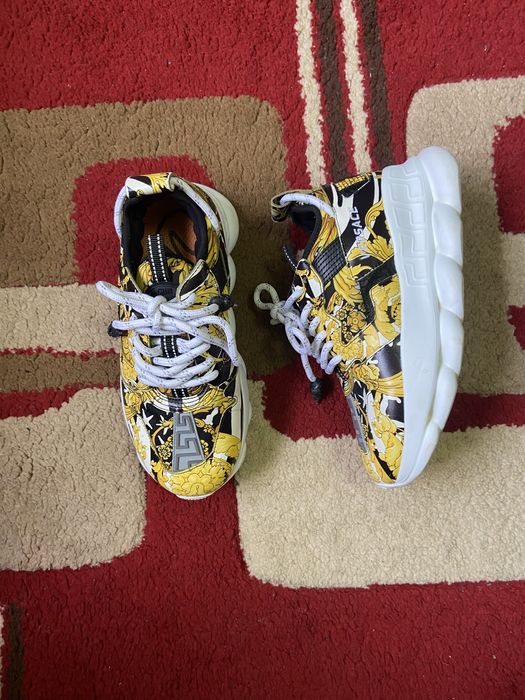 Versace chain reaction