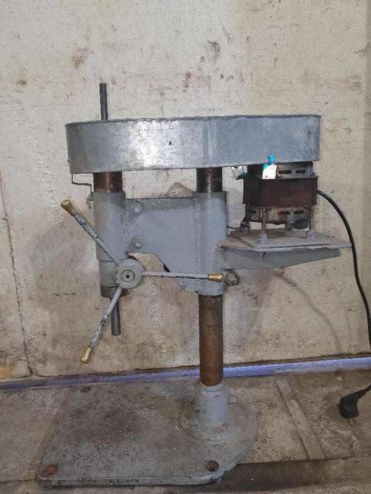 Сверлильный станок