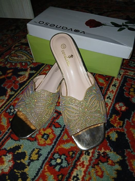 Обувь сотилади холати зур