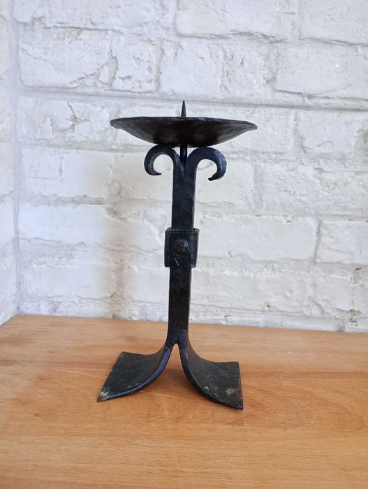 Стар свещник от ковано желязо