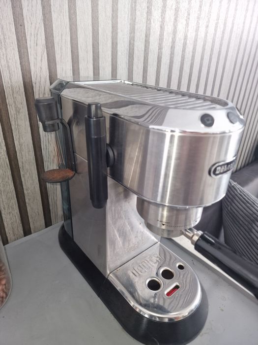 Espressor Delonghi Dedica Style si accesorii de cafea