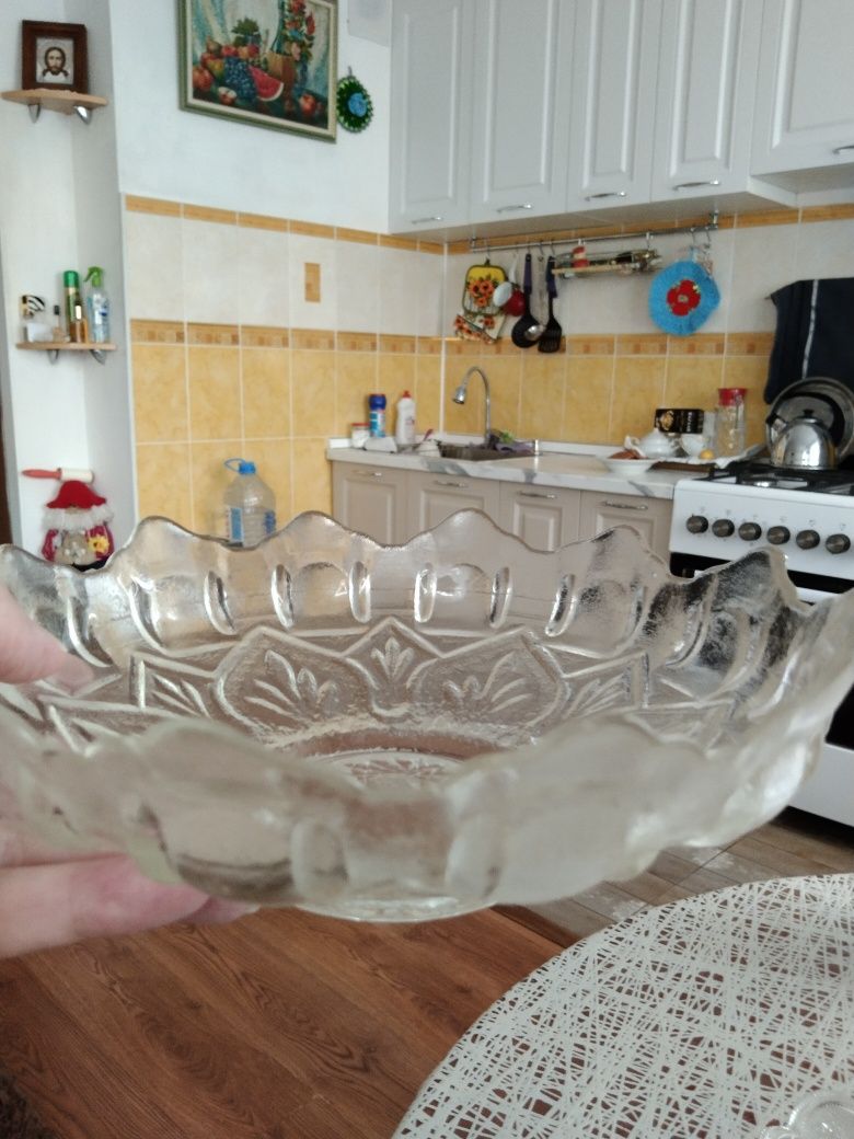 Продам вазы стекляные, посуду ,очень дешево