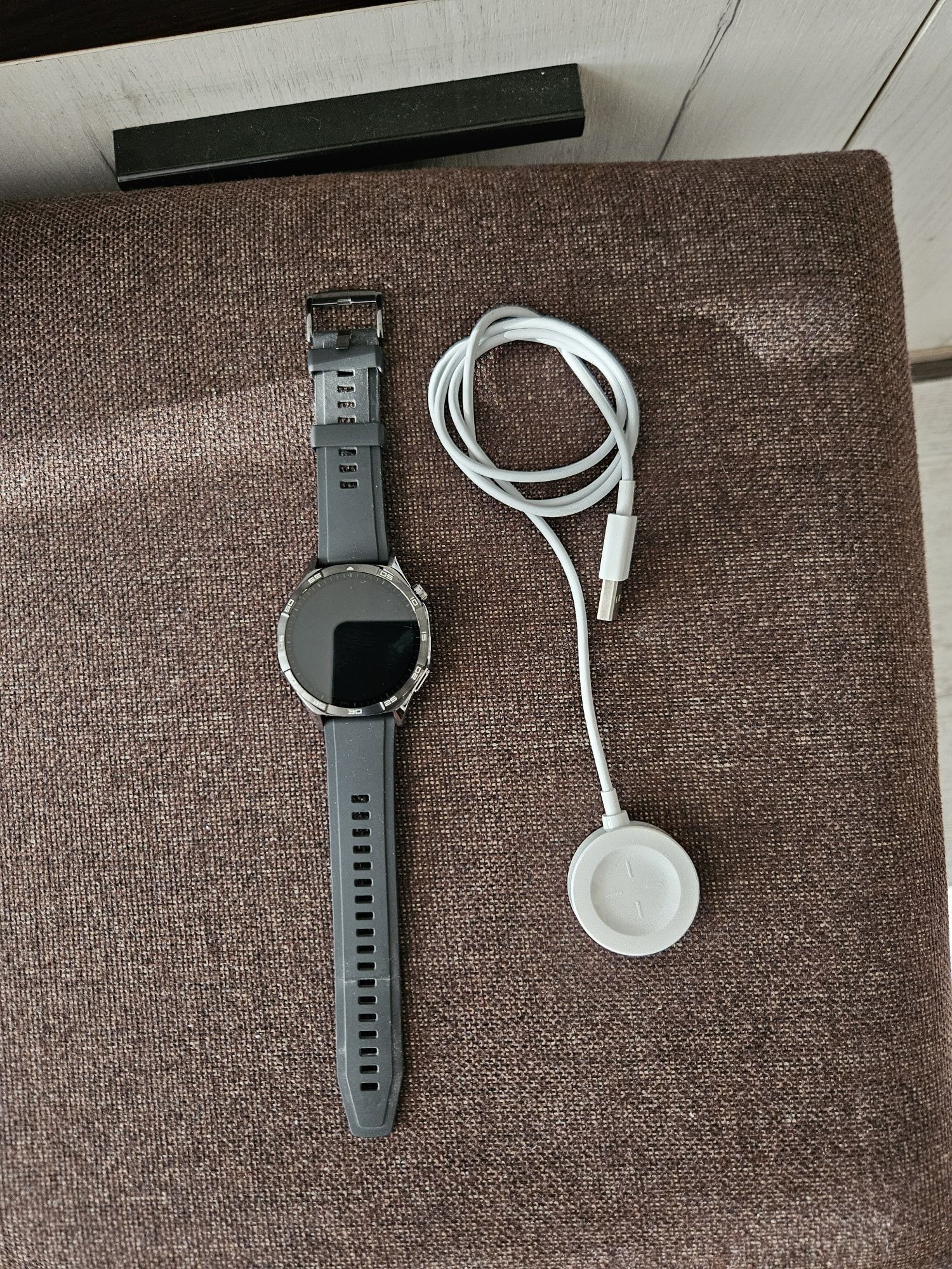 Продавам Huawei gt5
