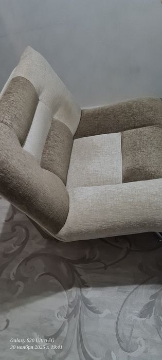 Продам 2 кресла и диван