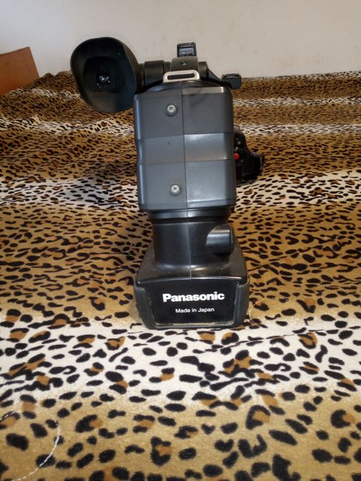 Vând camera video Panasonic MD 10000
