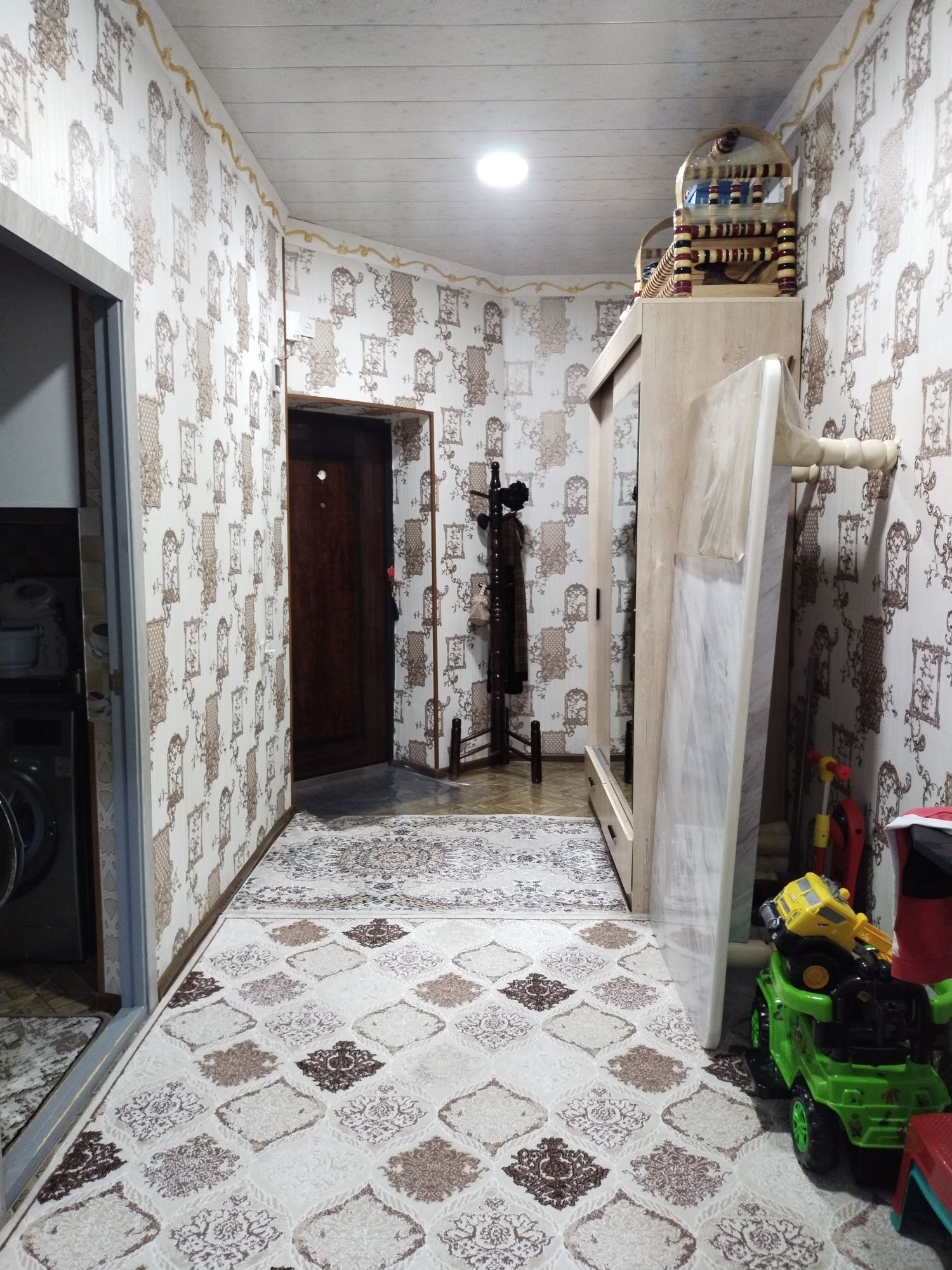 Срочно ИЖАРАГА квартира 1хона Узок, муддатга. Без маклер