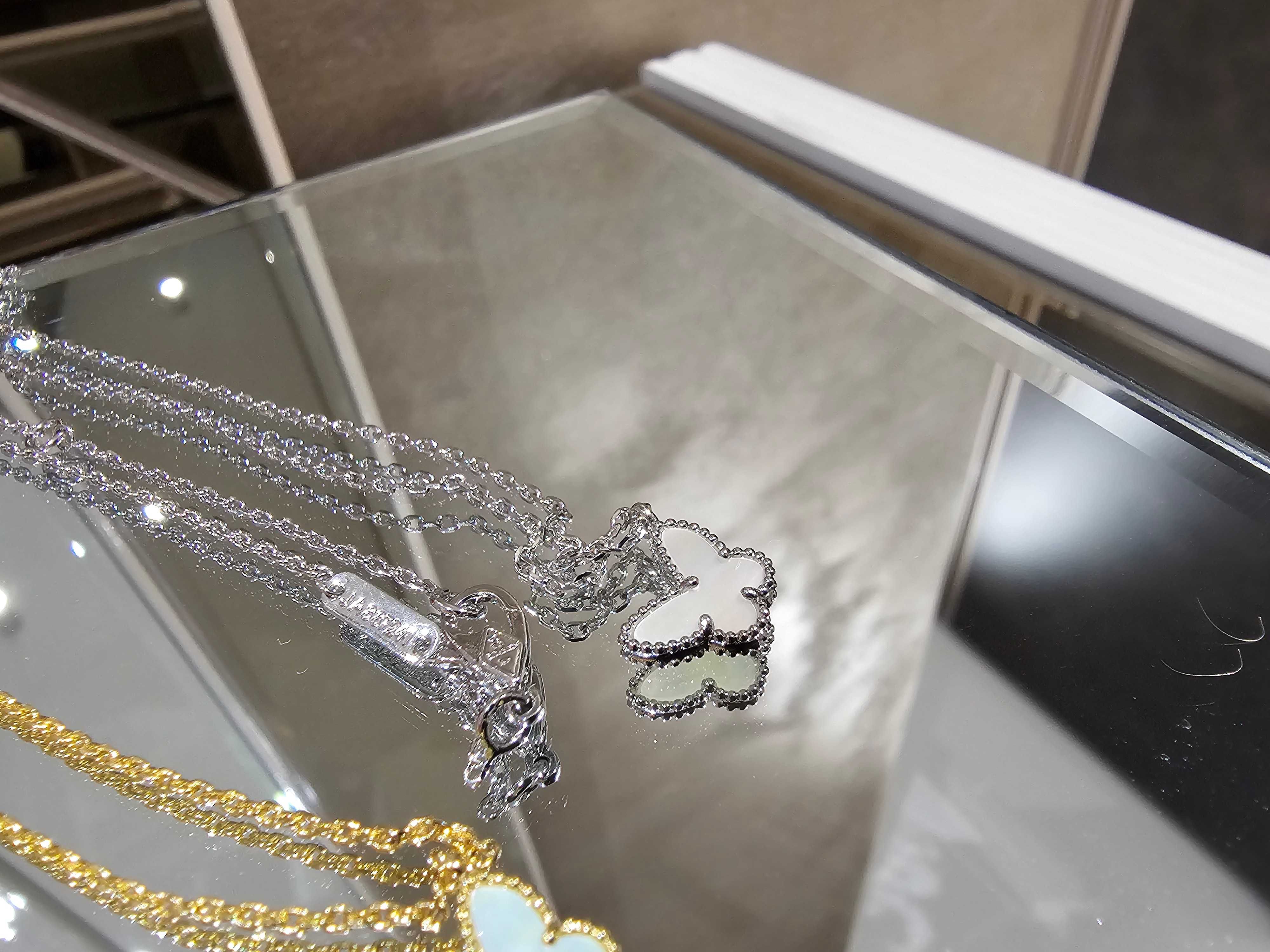 Van Cleef & Arpels VCA Sweet Butterfly Mother of Pearl Дамско Колие
