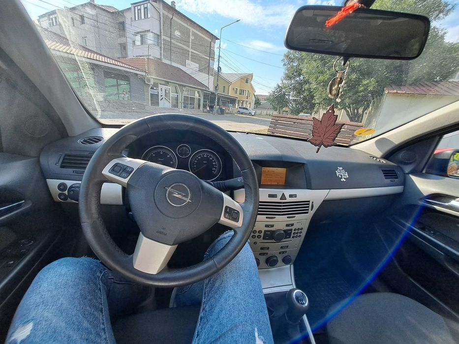 Opel Astra H. Motor 1.7.