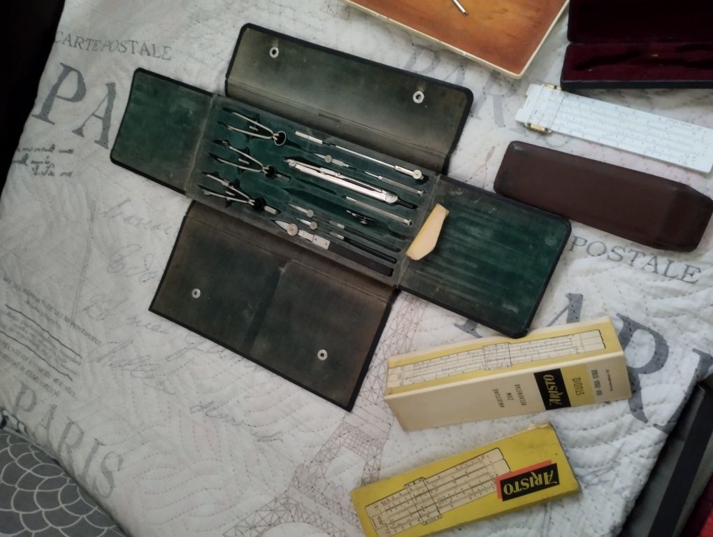 Чертожни принадлежности