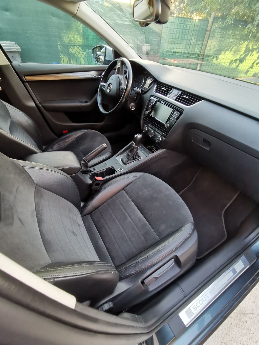 Skoda Octavia III Scout 4x4 DSG
184 cp