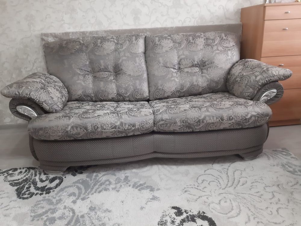 Продам диван с креслом