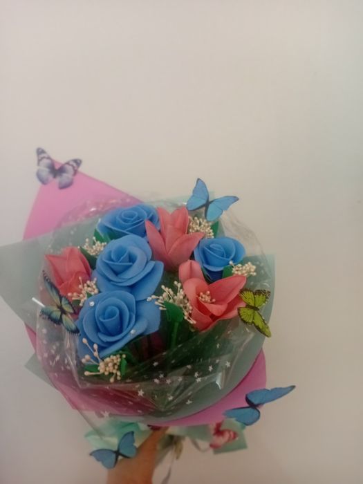 Ручная работа , три букета и одно украшение для тома .