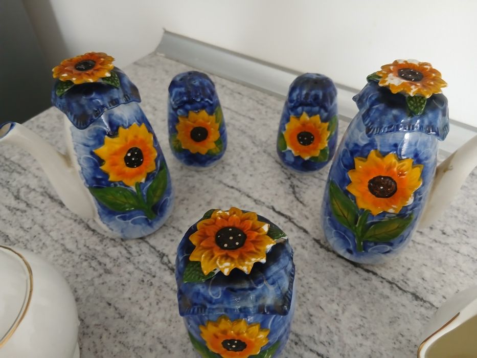 2 seturi vintage (anii 70) din portelan pentru pastrare mirodenii