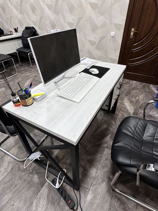 Продается офисная мебель и техника