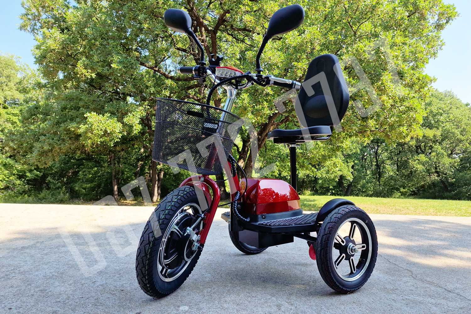 Малка и удобна електрическа триколка скутер 750W - предно предаване-