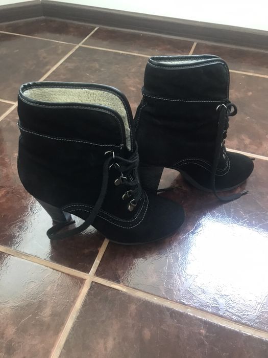 Botine negre in stare foarte buna