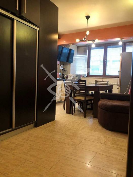 Продава се Тристаен апартамент в София, Левски В - 97 кв.м за 1722 €/кв.м - Снимка #2