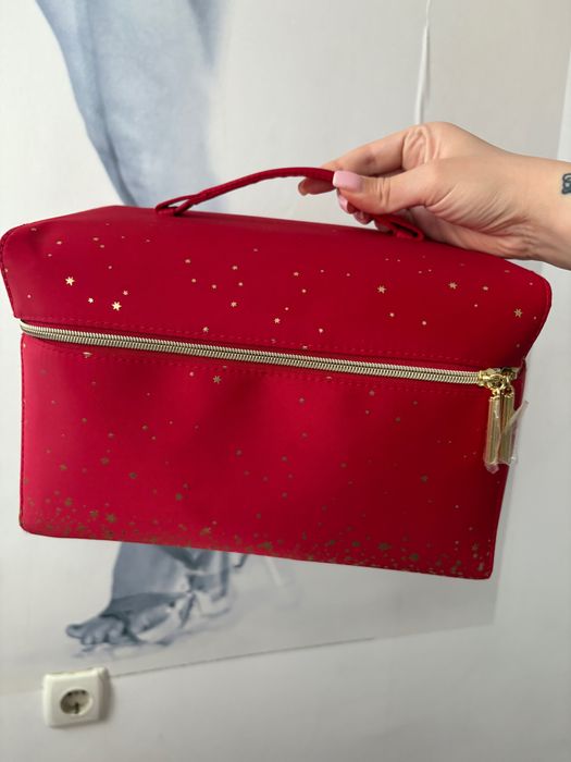 Козметичен калъф на Esthee Lauder