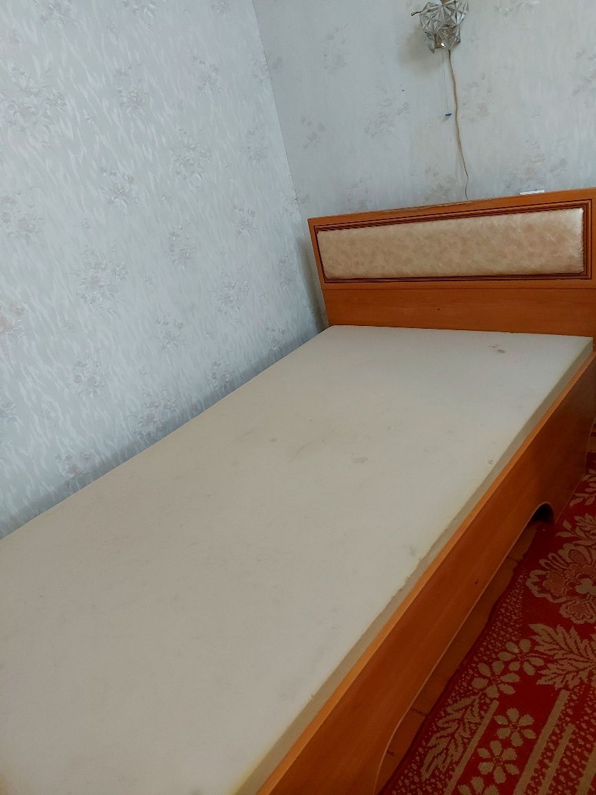 Продаю кровать в хорошем состояниии