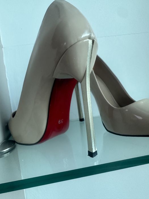 Обувки на ток два модела