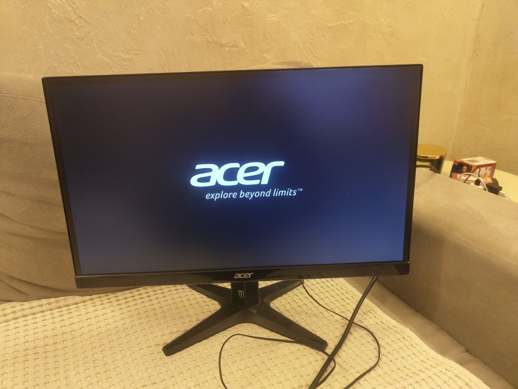 Продавам монитор Acer 60hz много добър работи перфектно
