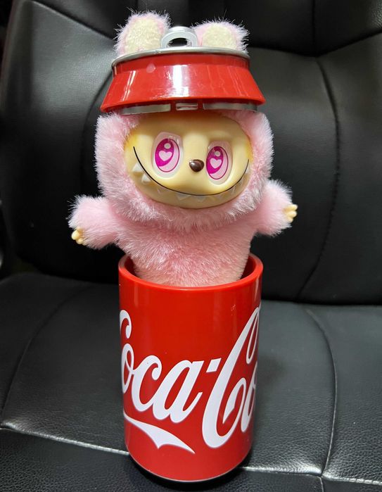 Labubu Coca Cola - Maro/Roz (NOU)