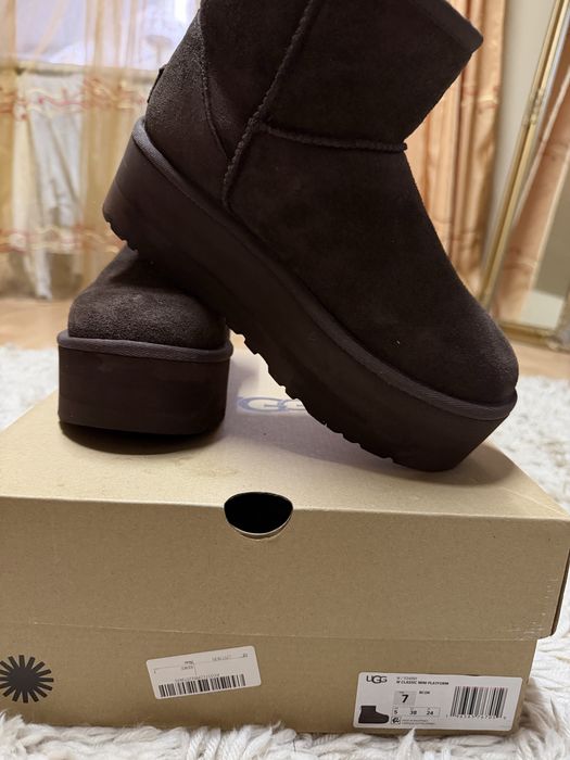 Cizme UGG piele intoarsa