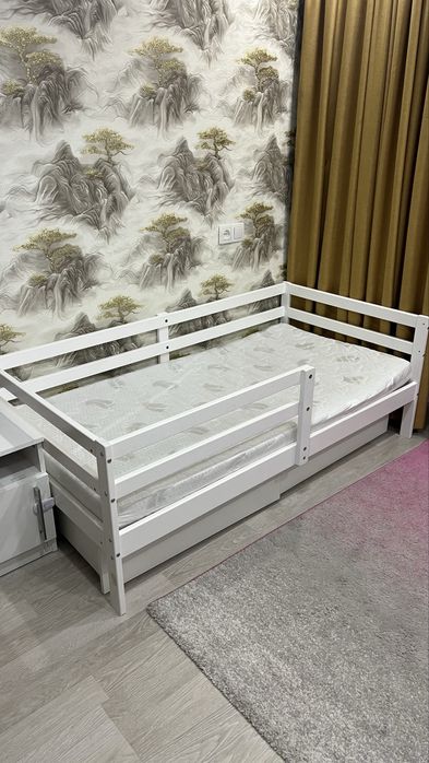 Детская кровать 1,60 на 0,8 м