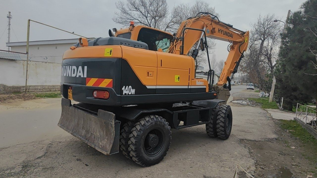 Hyundai 140 ekskavatr 2010 yil