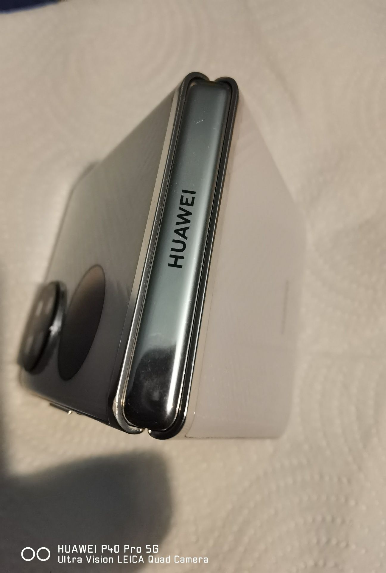 Huawei P50 pocket отличен