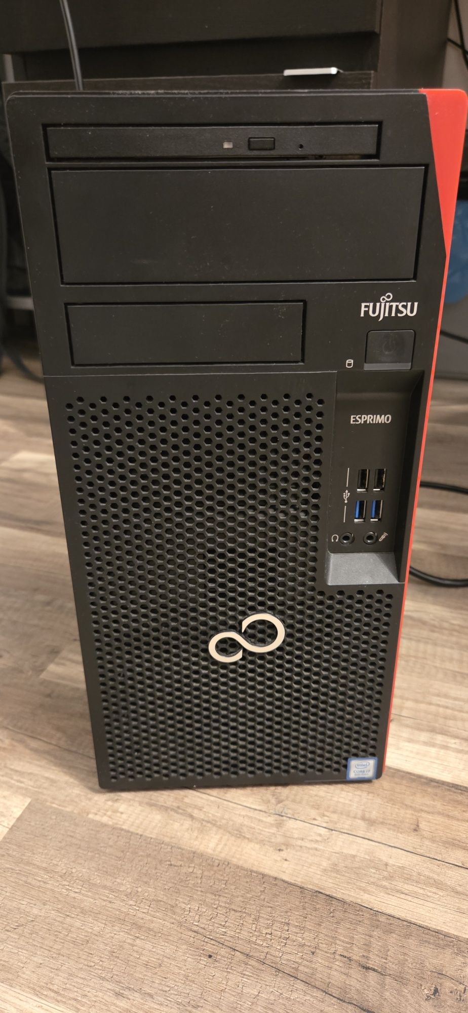 Vand desktop PC Fujitsu Esprimo