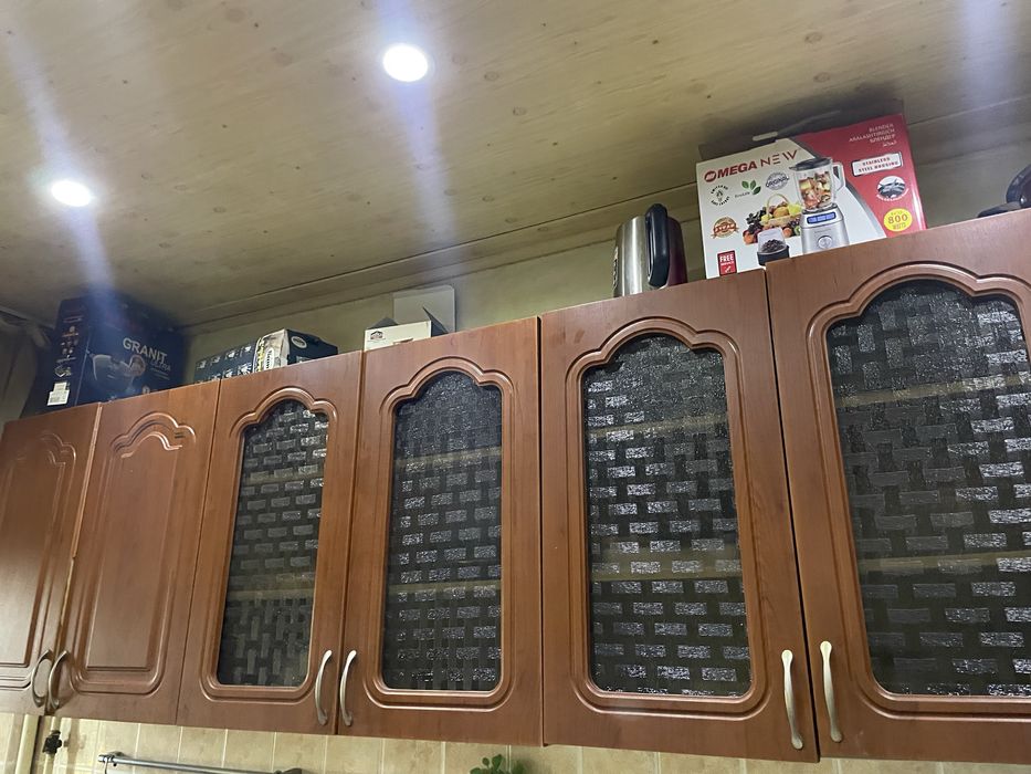 Продвются навесные шкафы