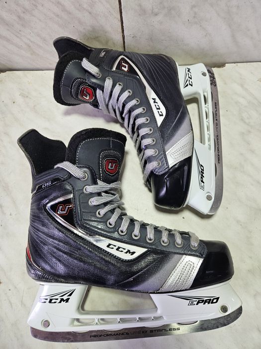 Patine 2078 hochei hockey  CCM marime 43-44  (  28,5 cm)