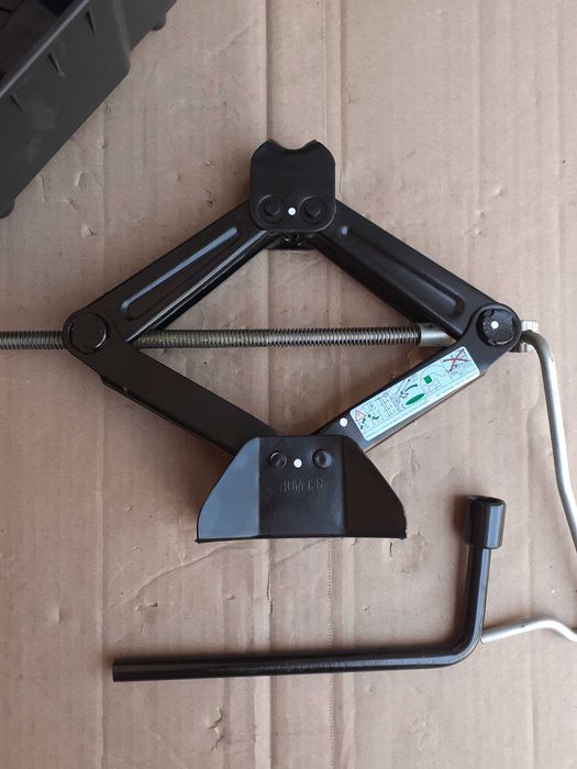 Cric,cheie de roti PEUGEOT 5008, 3008, 2008, CITROEN DS7