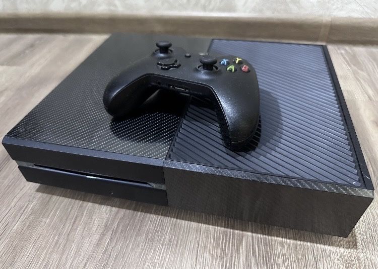 Продам Xbox One Fat