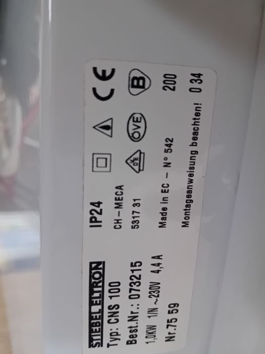 Radiator cu prindere pe perete cu 6 trepte de încălzire.